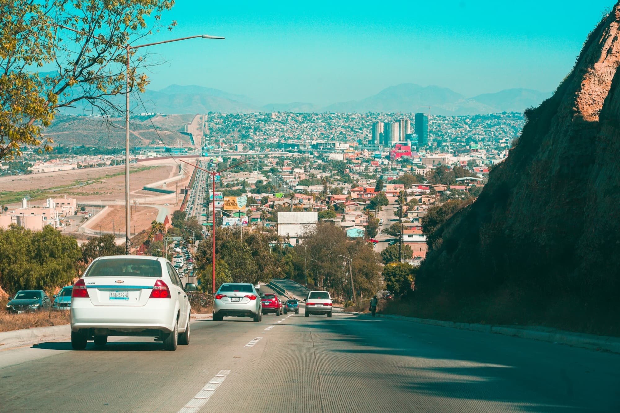 Vista de Tijuana desde una avenida en lo alto